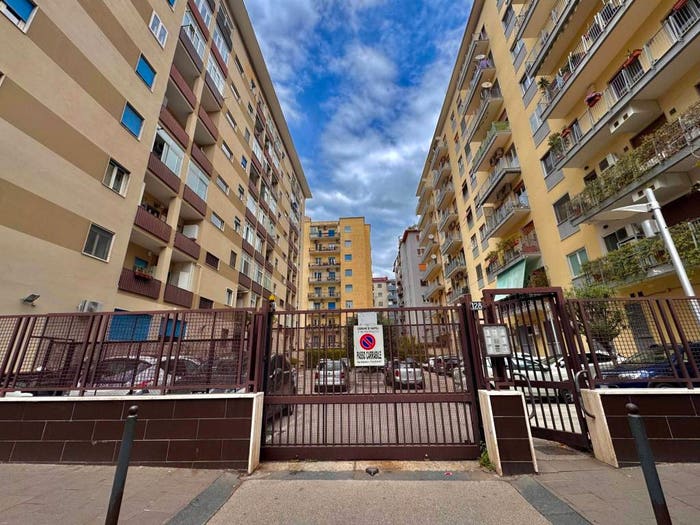 Appartamento con 5 locali in vendita in Via Francesco Cilea, Vomero, Napoli