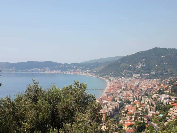 Casa con 6 locali in vendita in Regione Pegliano, Via Solva Santa Croce, Alassio