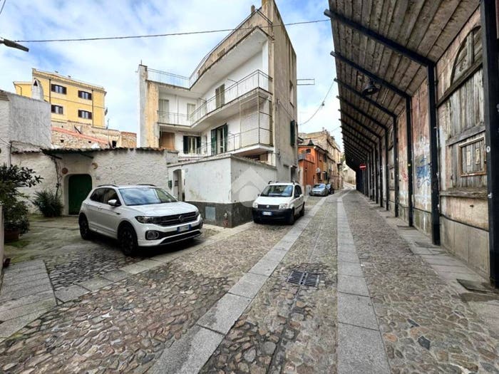 Appartamento con 5 locali in vendita in Via Grazia Deledda, Centro, Nuoro