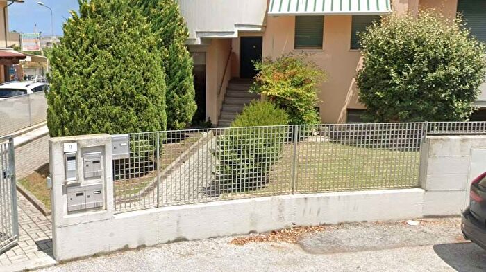Appartamento quadrilocale in vendita in Via Carlo Levi, Torrette Ponte Sasso, Fano