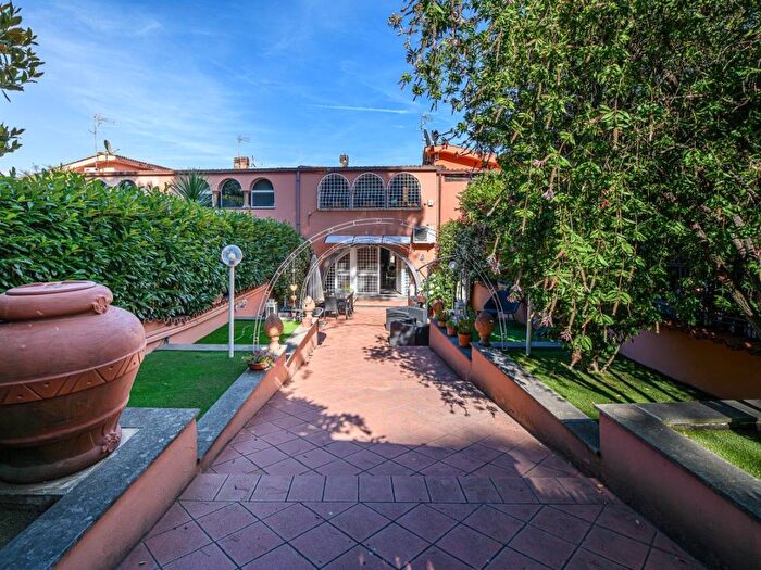 Casa con 6 locali in vendita in Via della Giustiniana, La Giustiniana, Roma