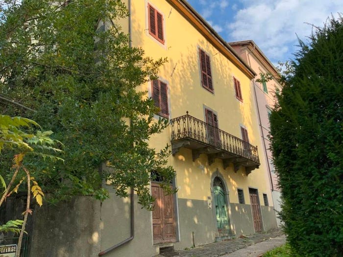 Casa con 6 locali in vendita in Centro Storico No Number, Centro, Barga