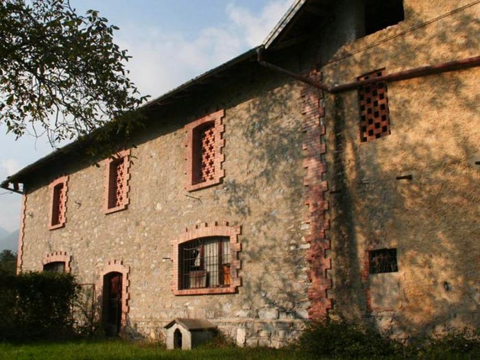 Casa con 6 locali in vendita in Via Statale, Dongo