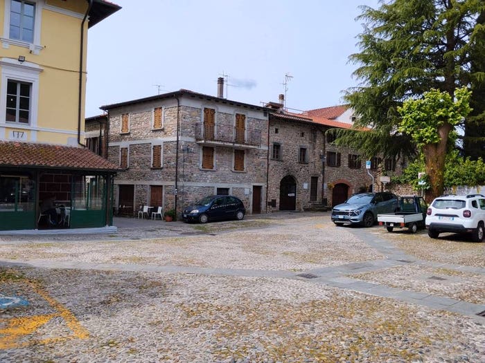 Casa quadrilocale in vendita in Via Borgo di Cè, Centro, Filattiera