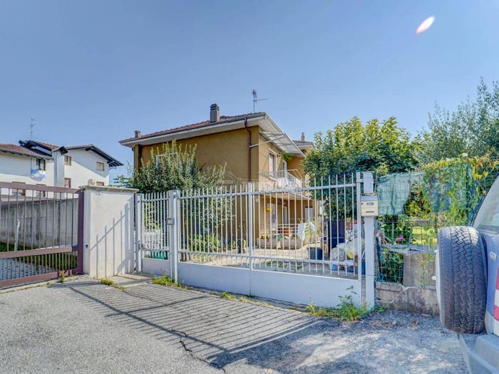 Casa con 6 locali in vendita in Via Martiri della Libertà, Fagnano Olona