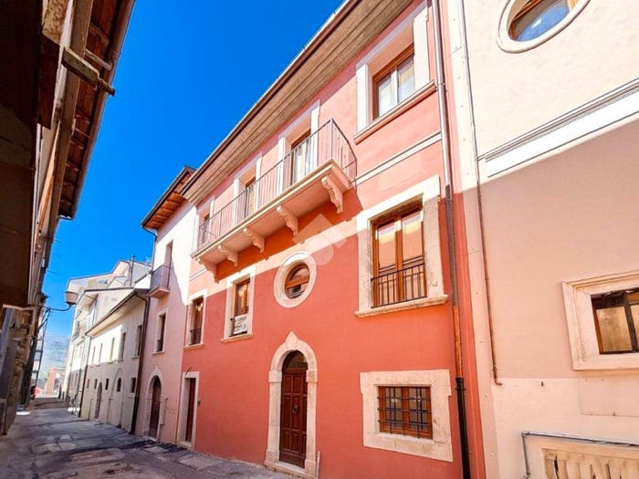 Appartamento con 5 locali in vendita in Via Goriano Valle, Villa Comunale, L'Aquila