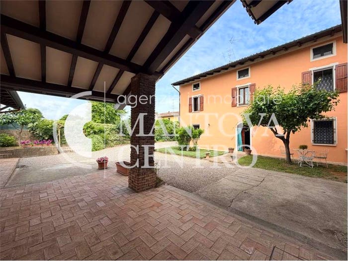 Casa con 6 locali in vendita in PIAZZA CASTELLO, Centro, Redondesco