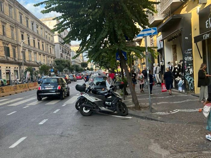 Appartamento trilocale in vendita in Supportico Carminiello al Mercato, Mercato, Napoli