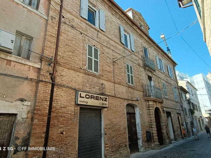 Appartamento con 6 locali in vendita in Corso Umberto I, Centro, Petriolo