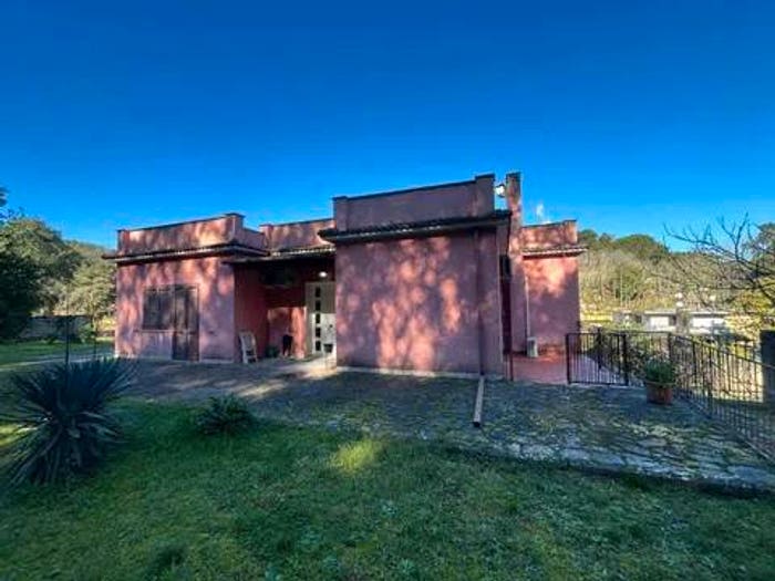 Casa quadrilocale in vendita in Via San Martino, Centro, Priverno