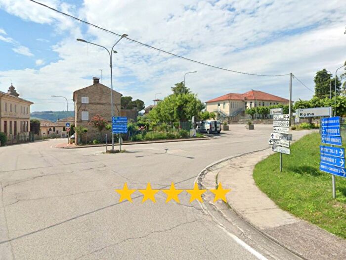 Appartamento con 5 locali in vendita in Cda Croce, Centro, Ortezzano
