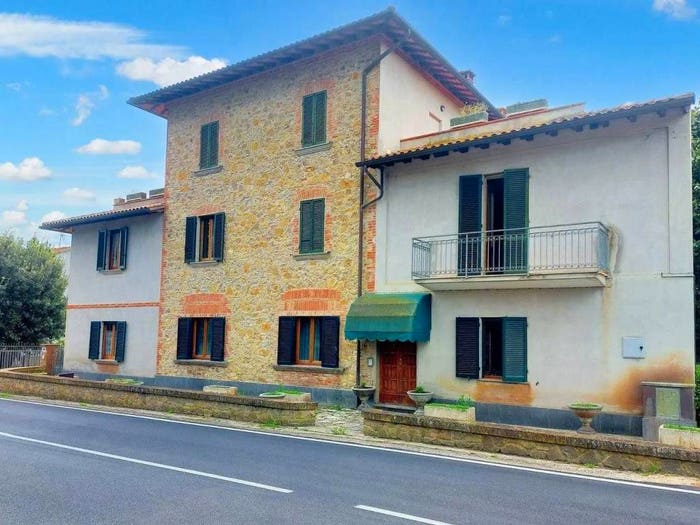 Casa con 6 locali in vendita in Via Santa Maria, Macchie, Castiglione del Lago