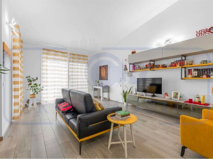Appartamento trilocale in vendita in Via Montello B, Centro, Garbagnate Milanese