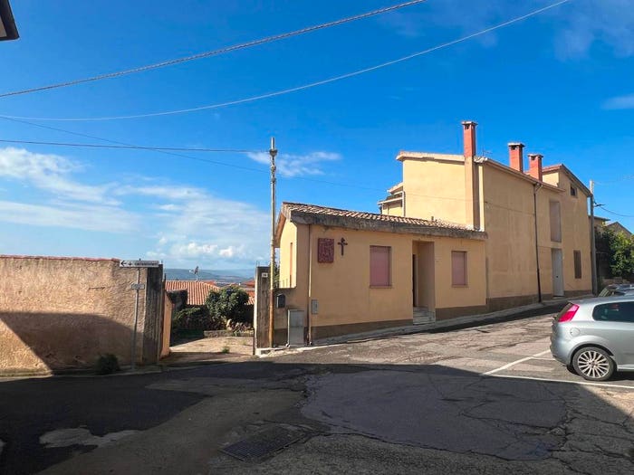 Casa con 6 locali in vendita in Via Amsicora, Centro, Laconi