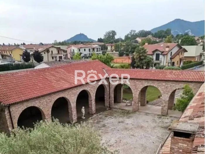 Casa con 6 locali in vendita in Via Cornoledo, Pernumia
