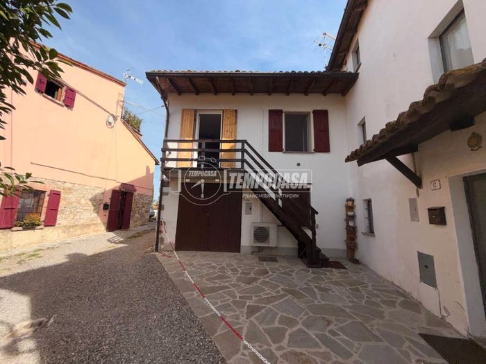 Casa trilocale in vendita in Via Poggio Bianco, Pianello Val Tidone