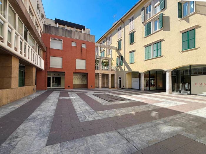 Casa quadrilocale in vendita in Via Fratelli Cairoli, Centro, Lecco