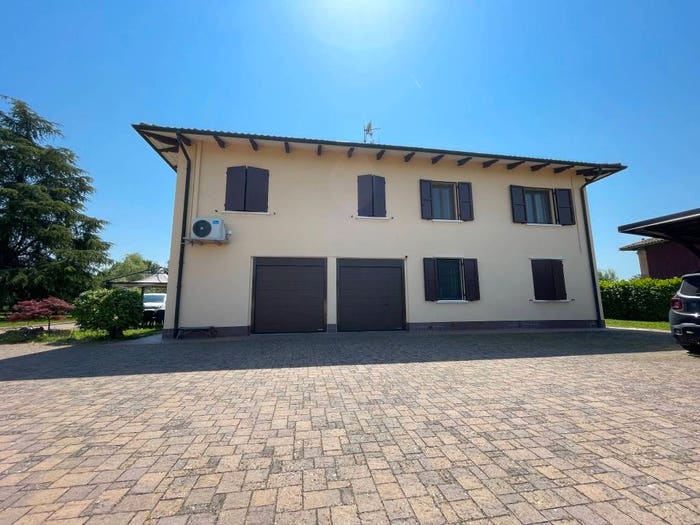 Casa con 6 locali in vendita in Castenaso
