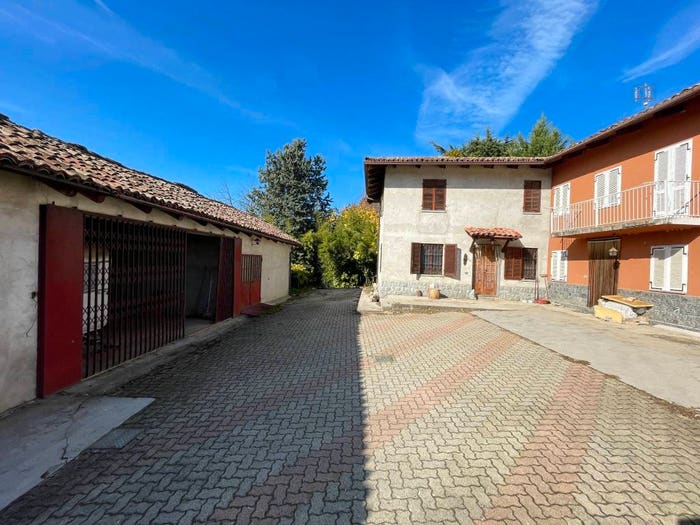 Casa quadrilocale in vendita in Via Pelisseri, Neive