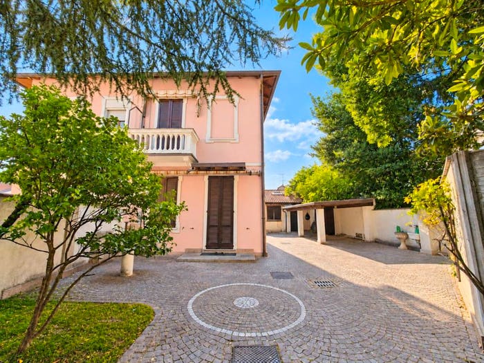 Casa con 6 locali in vendita in Via Cesare Battisti, Semicentro, Paderno Dugnano