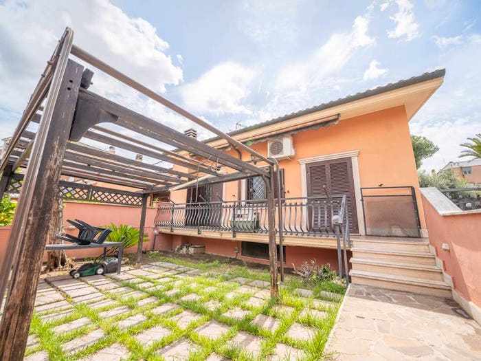 Casa con 6 locali in vendita in Via Alia, Rocca Cencia, Roma