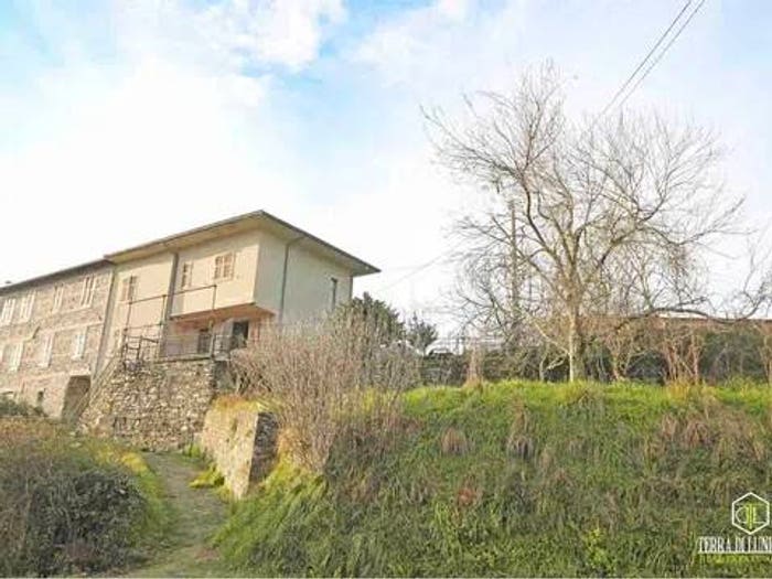 Casa con 5 locali in vendita in Località Rosticciola No Number, Villa, Tresana
