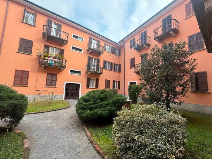 Appartamento bilocale in vendita in Via Pietro Azzario, Centro Storico, Pavia