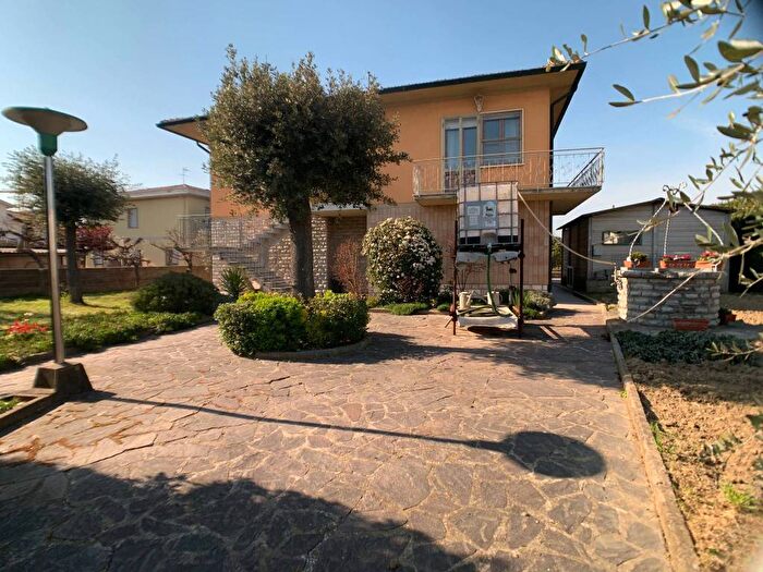 Casa con 6 locali in vendita in Via Giorgio Ambrosoli, Santa Lucia La Borra, Pontedera
