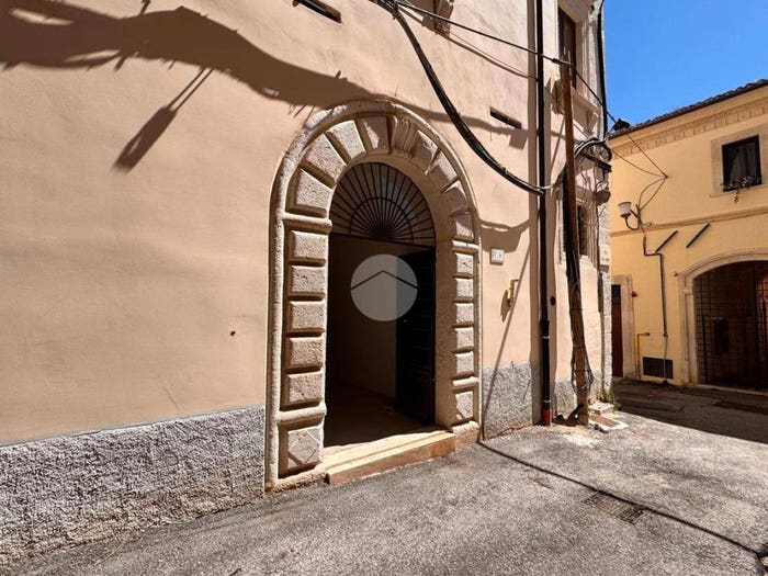 Appartamento monolocale in vendita in DEPOSITO VIA DEL GRIFO, Villa Comunale, L'Aquila