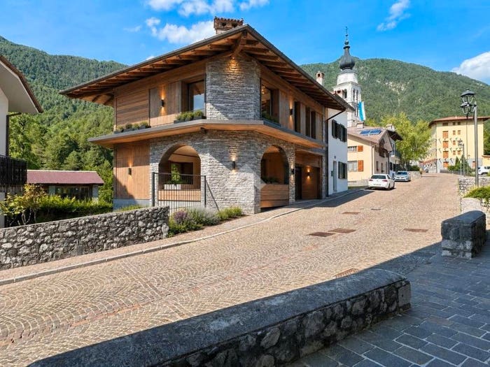 Casa con 6 locali in vendita in Via Roma, Prato, Resia