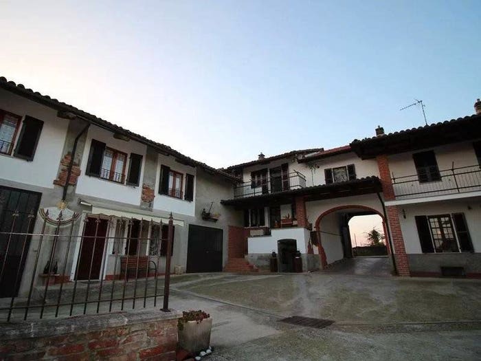 Casa con 6 locali in vendita in Camerano Casasco