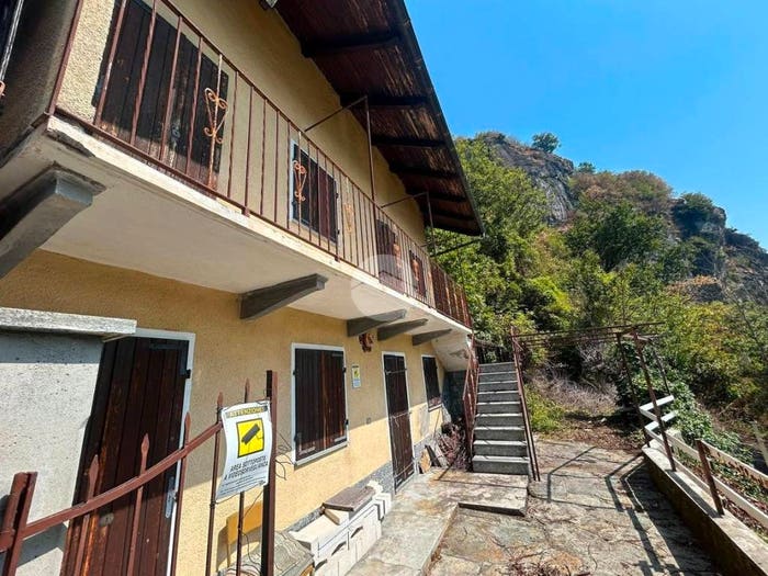 Casa con 6 locali in vendita in Case Sparse Deir Bianc, Centro, PontCanavese