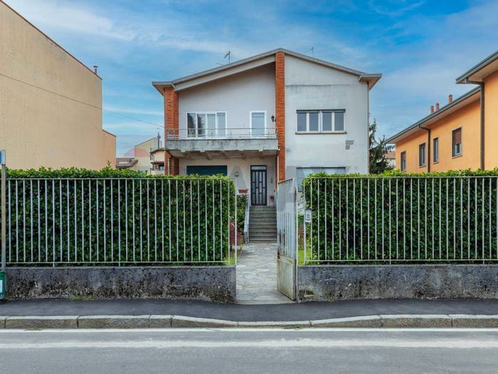 Appartamento trilocale in vendita in via Leopardi, Centro, Lonate Pozzolo
