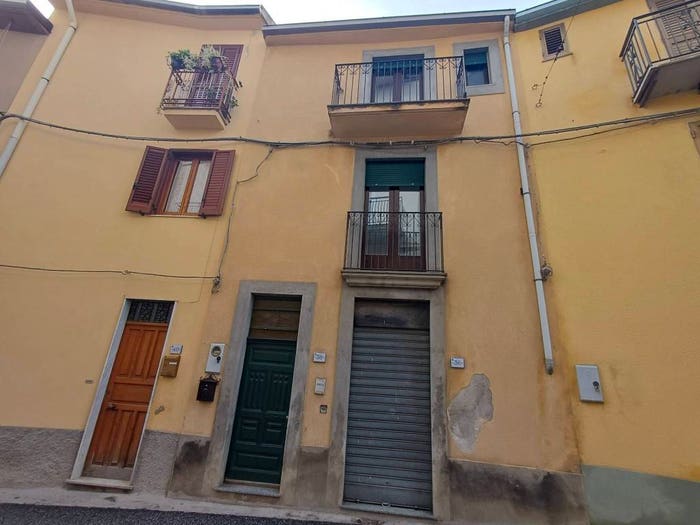 Casa trilocale in vendita in Via Novembre, Centro, Ficarra