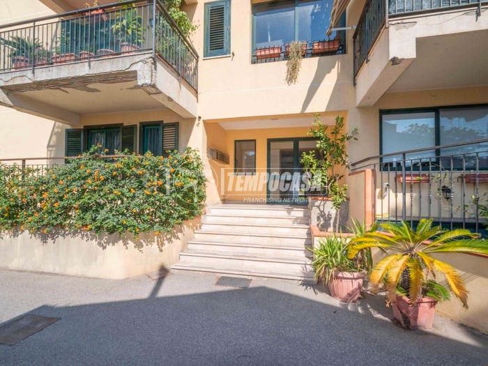 Appartamento trilocale in vendita in Località Mili Marina, Mili, Messina