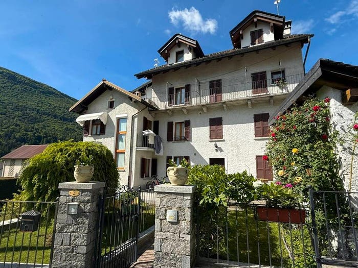 Casa quadrilocale in vendita in Via Gabbio, Centro, Re