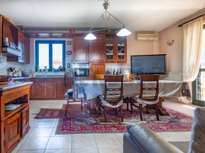 Casa con 6 locali in vendita in via San Nicolai, Giulianova