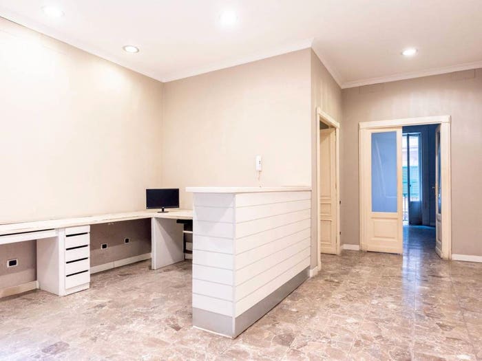 Appartamento con 6 locali in vendita in Via Generale Giordano Orsini, Santa Lucia, Napoli