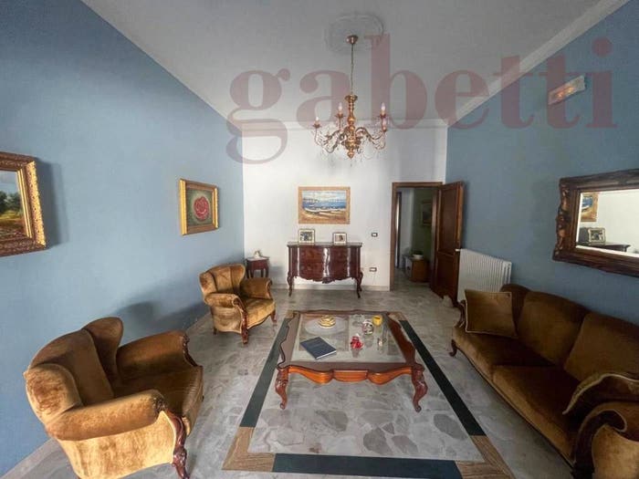 Casa con 6 locali in vendita in via Carlo Alberto, Spongano