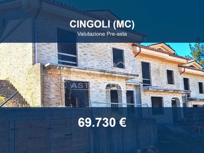 Appartamento con 5 locali in vendita in Via Trentavisi snc, Centro, Cingoli
