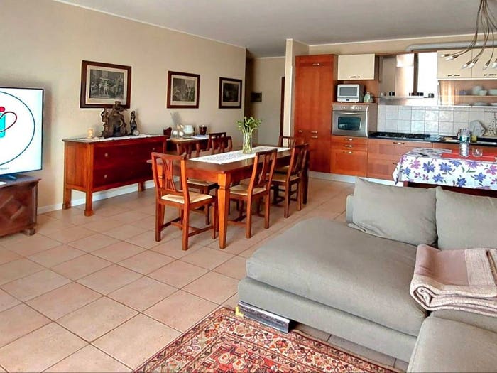 Appartamento trilocale in vendita in Via Leonardo da Vinci, Centro, Scandiano