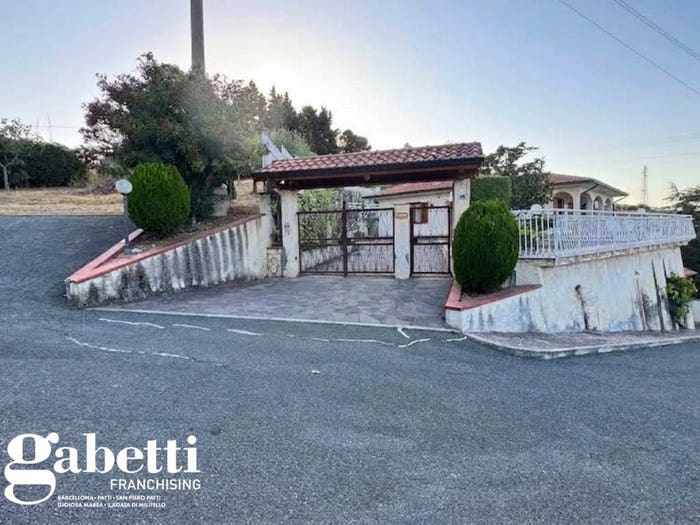 Casa con 5 locali in vendita in Via C Segreto, Patti