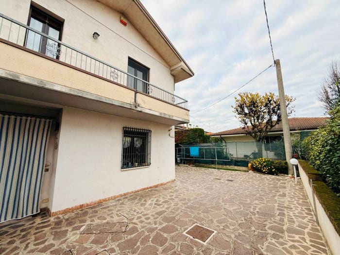 Casa con 6 locali in vendita in Centro, Poggio Rusco