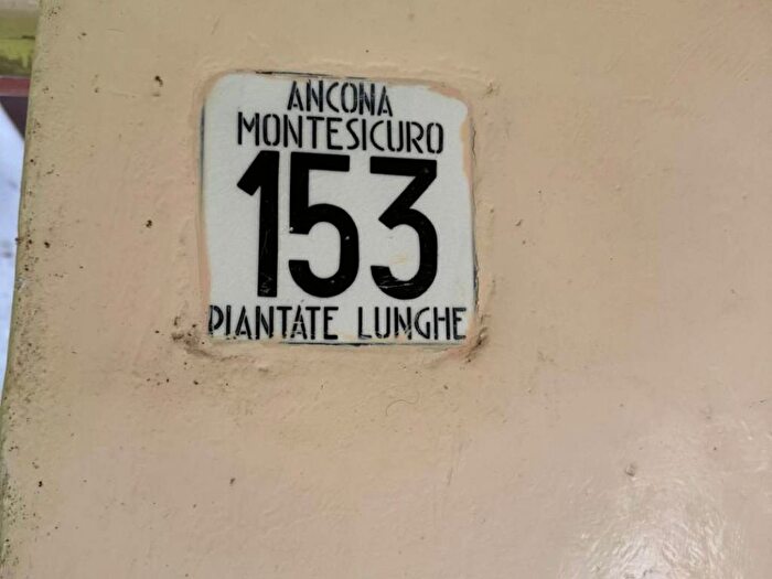 Casa con 5 locali in vendita in Via Montesicuro, Montesicuro, Ancona
