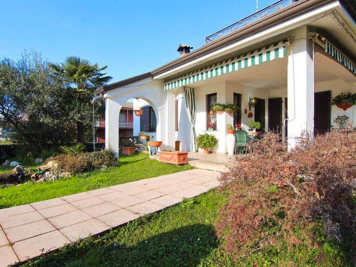 Casa quadrilocale in vendita in Via Silvio Pellico, Centro, Ceriano Laghetto