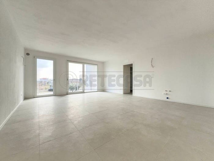 Appartamento con 6 locali in vendita in Via Monte Summano, Costabissara