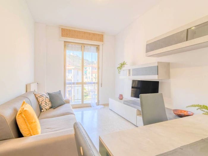 Appartamento trilocale in vendita in Via Avv Giuseppe Cavassola, Centro, Finale Ligure