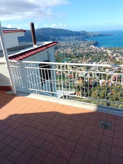 Appartamento trilocale in affitto in Via Alberi, Alberi, Meta