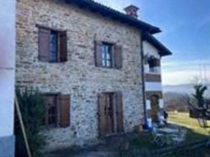 Casa con 6 locali in vendita in Strada Per Cremolino, Morsasco