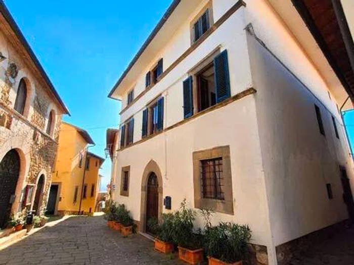 Casa con 6 locali in vendita in Piazza Bargellini Orazio No Number, Montevettolini, Monsummano Terme